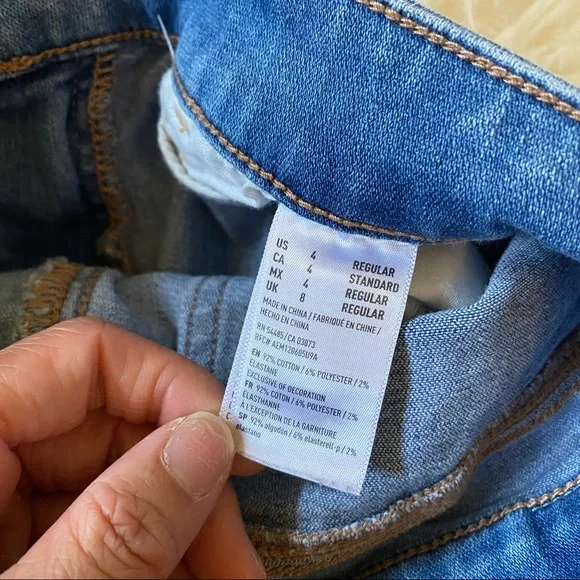 ❌SOLD❌ AMERICAN EAGLE LIGHT DENIM DISTRESSED JEGGING - Picture 2 of 9